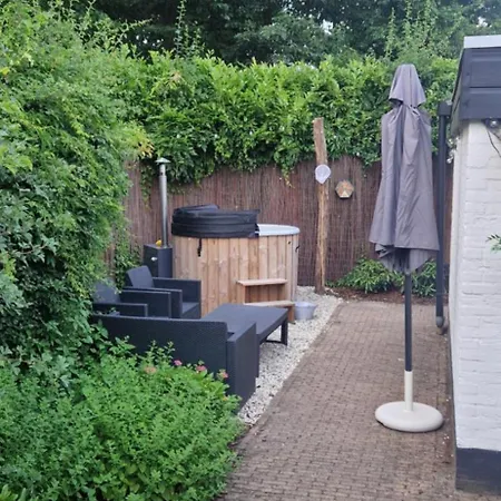 Nyaraló Hottub - Wellnesshuisje - Bos - Oudveluwe