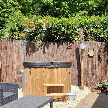 Holiday home Hottub - Wellnesshuisje - Bos - Oudveluwe Voorthuizen